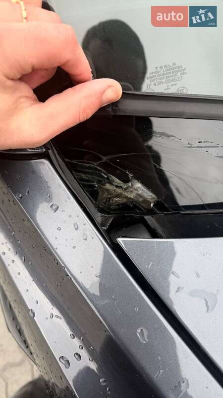 Седан Tesla Model 3 2023 в Львові