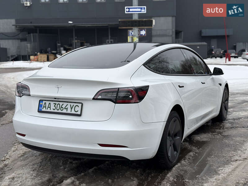 Седан Tesla Model 3 2023 в Києві