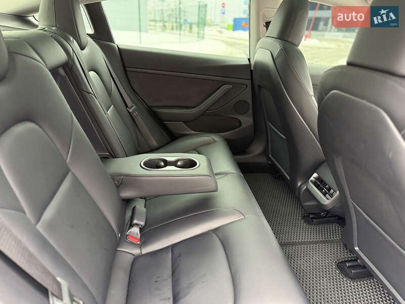 Седан Tesla Model 3 2023 в Києві