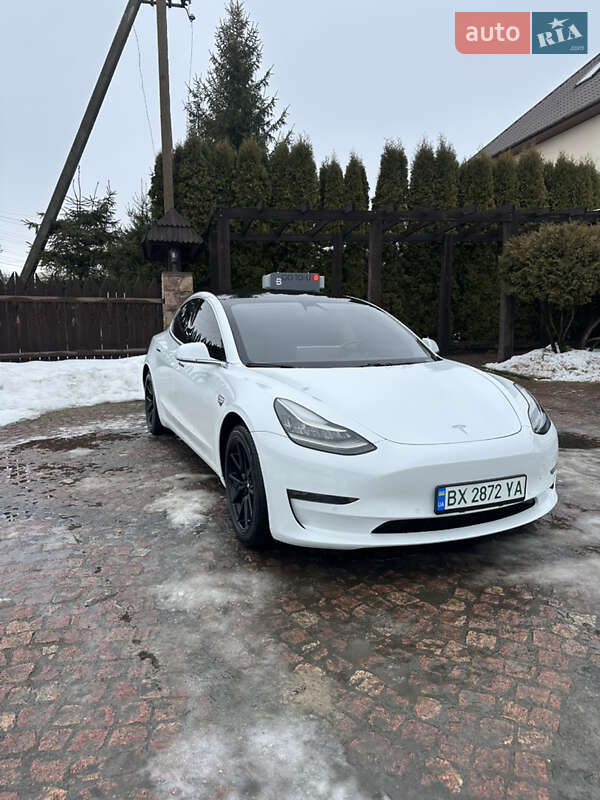 Седан Tesla Model 3 2018 в Ізяславі