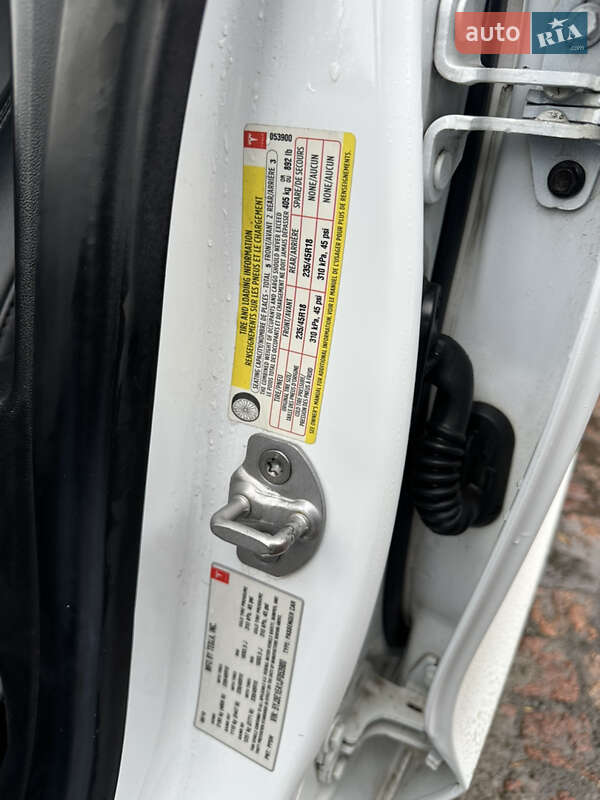 Седан Tesla Model 3 2018 в Ізяславі