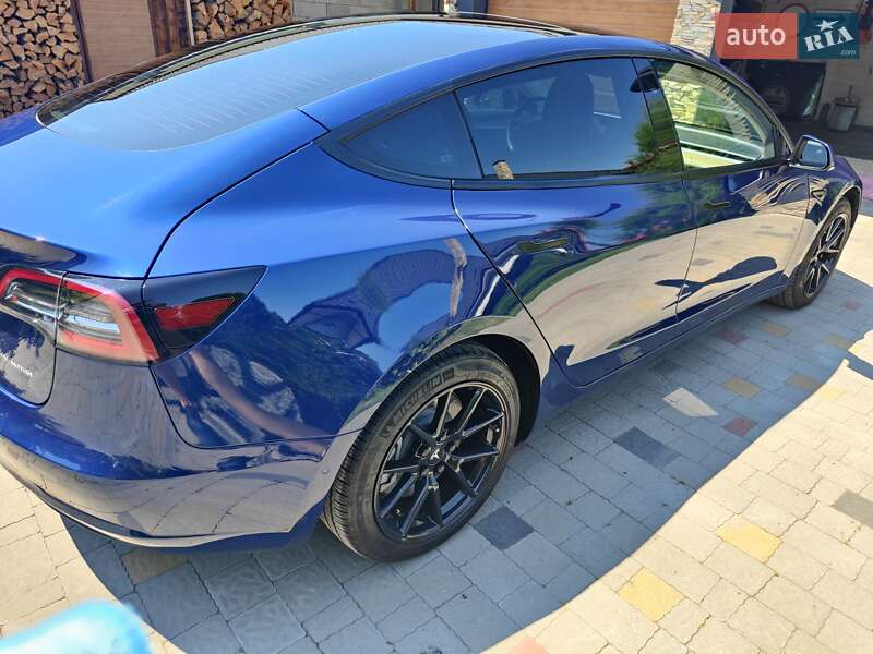 Седан Tesla Model 3 2022 в Ровно
