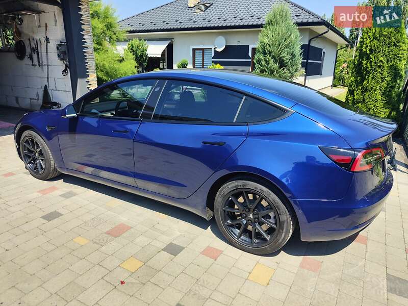 Седан Tesla Model 3 2022 в Ровно