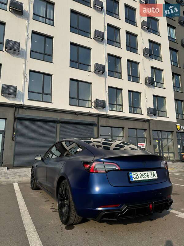 Седан Tesla Model 3 2022 в Чернігові