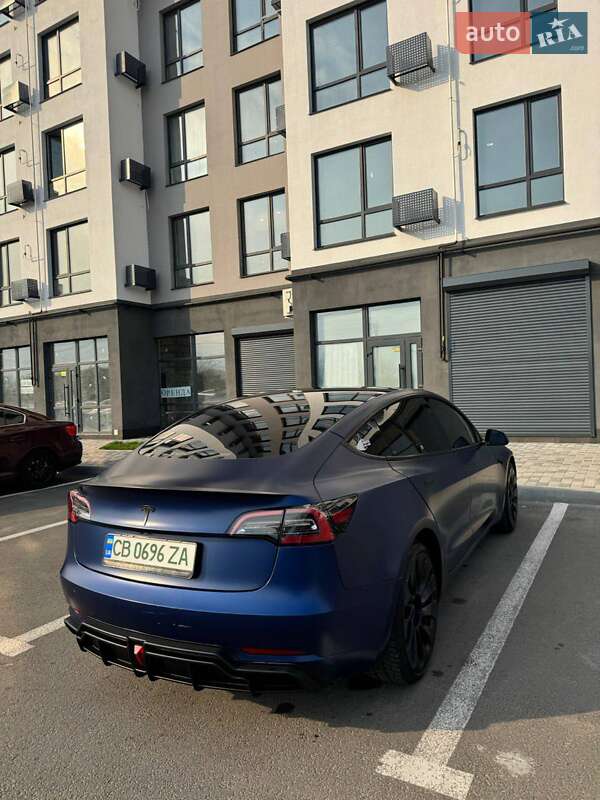 Седан Tesla Model 3 2022 в Чернігові
