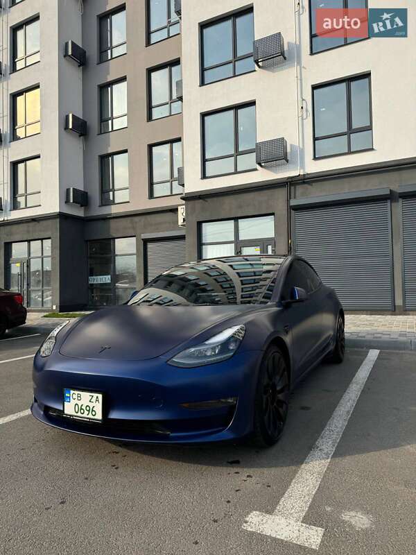 Седан Tesla Model 3 2022 в Чернігові