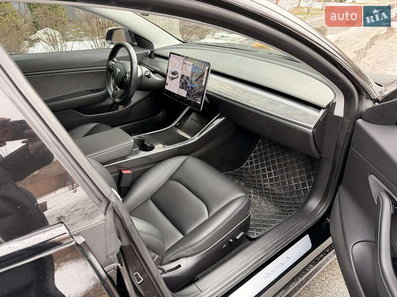 Седан Tesla Model 3 2019 в Киеве