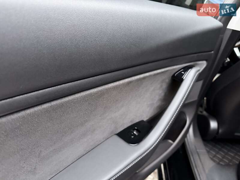 Седан Tesla Model 3 2019 в Киеве
