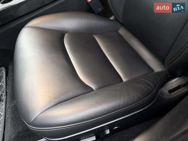 Седан Tesla Model 3 2019 в Киеве