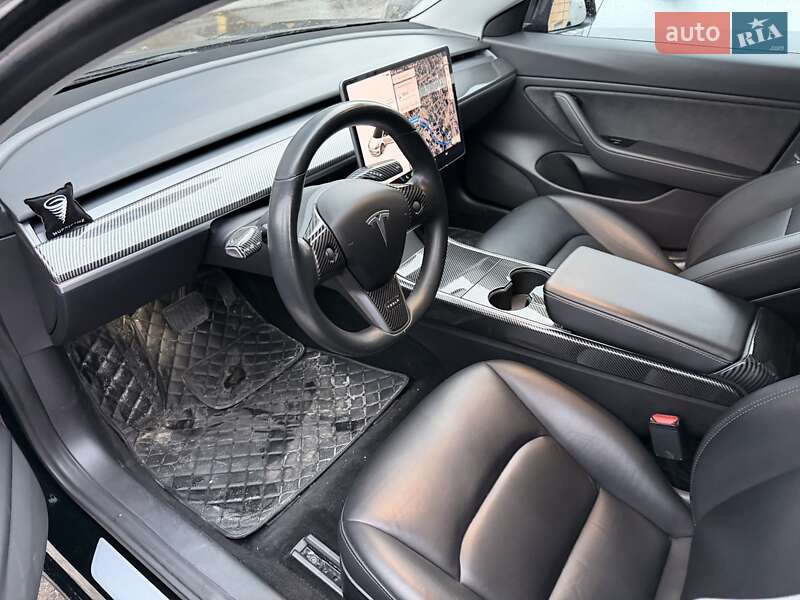 Седан Tesla Model 3 2019 в Киеве