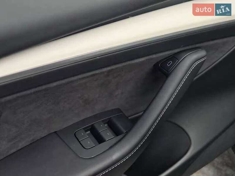 Седан Tesla Model 3 2023 в Киеве