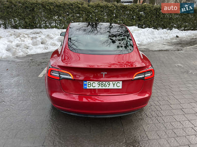 Седан Tesla Model 3 2021 в Львові