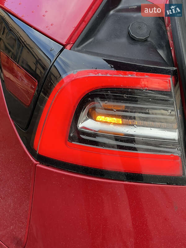 Седан Tesla Model 3 2021 в Львові