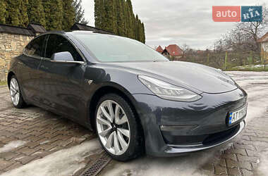 Седан Tesla Model 3 2019 в Івано-Франківську