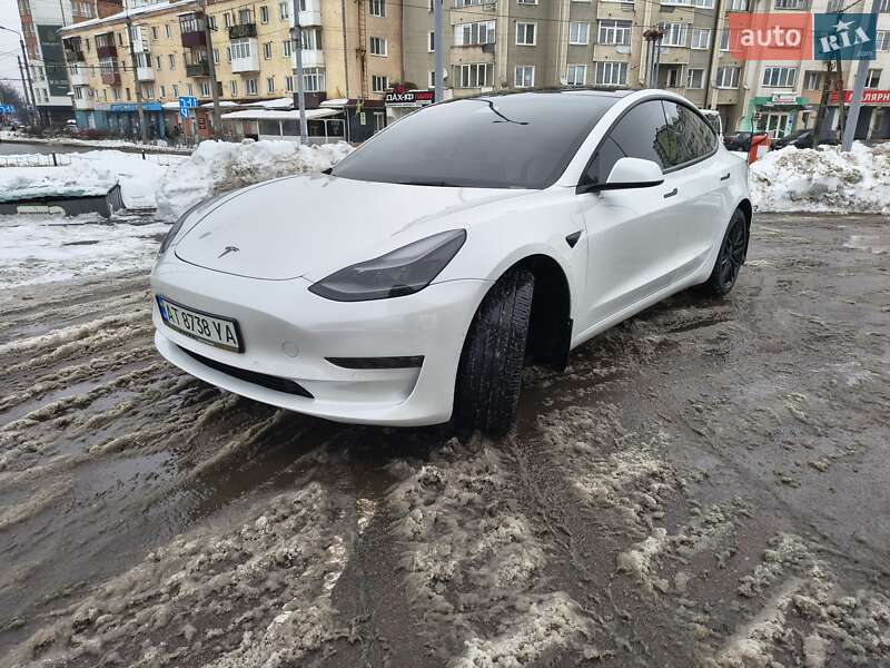 Седан Tesla Model 3 2021 в Ивано-Франковске