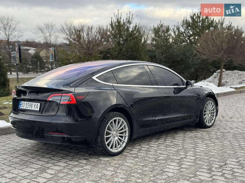 Седан Tesla Model 3 2018 в Львові