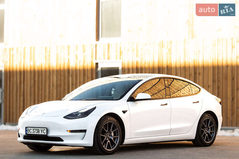 Седан Tesla Model 3 2022 в Львові