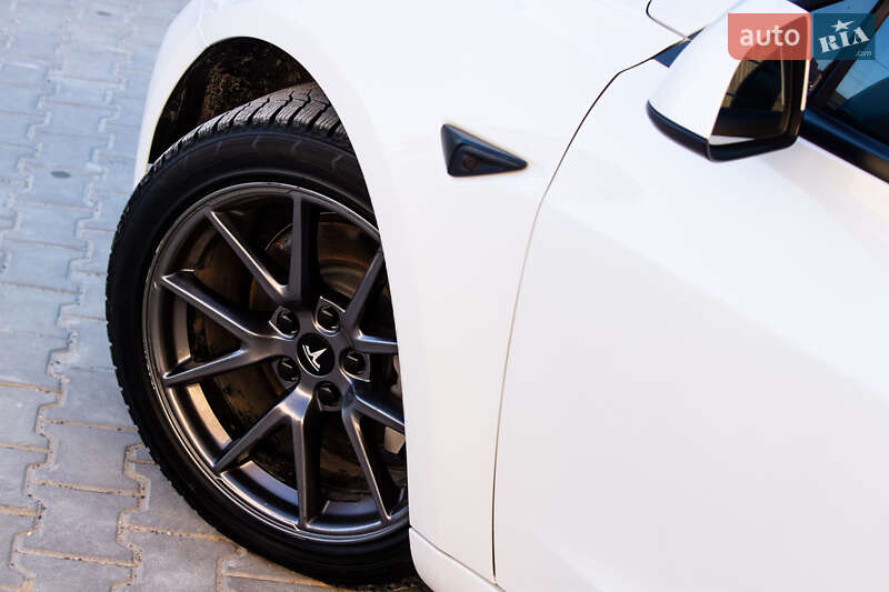 Седан Tesla Model 3 2022 в Львові