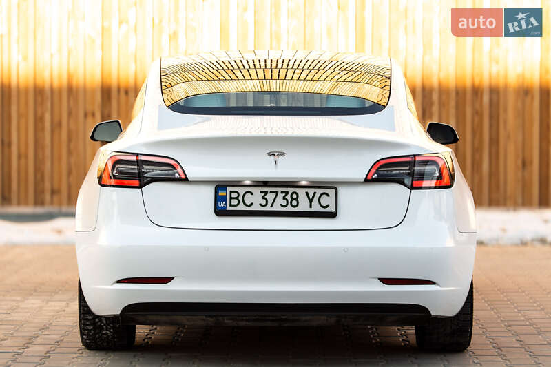 Седан Tesla Model 3 2022 в Львові