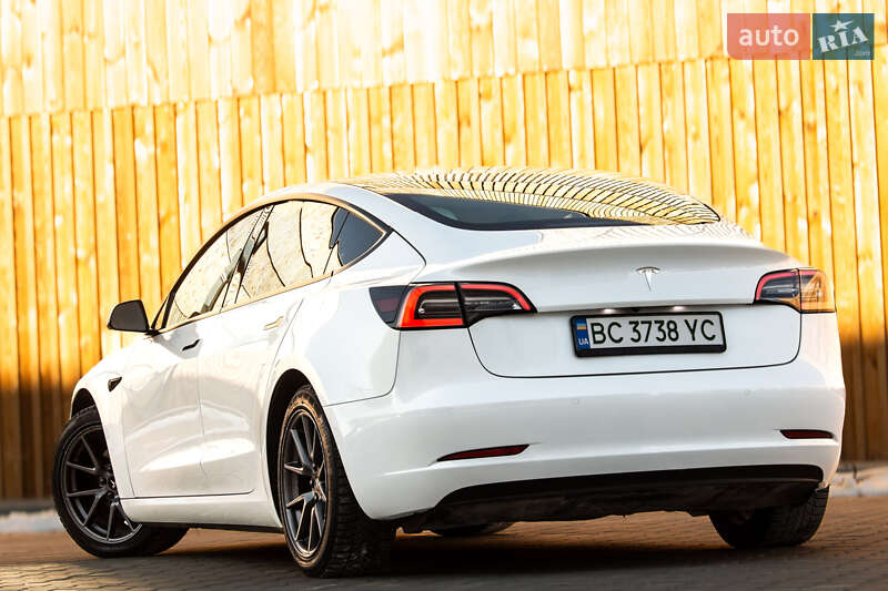Седан Tesla Model 3 2022 в Львові