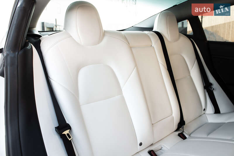 Седан Tesla Model 3 2022 в Львові