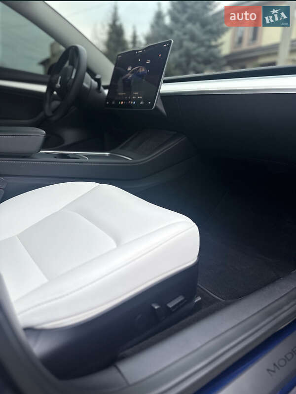 Седан Tesla Model 3 2022 в Днепре