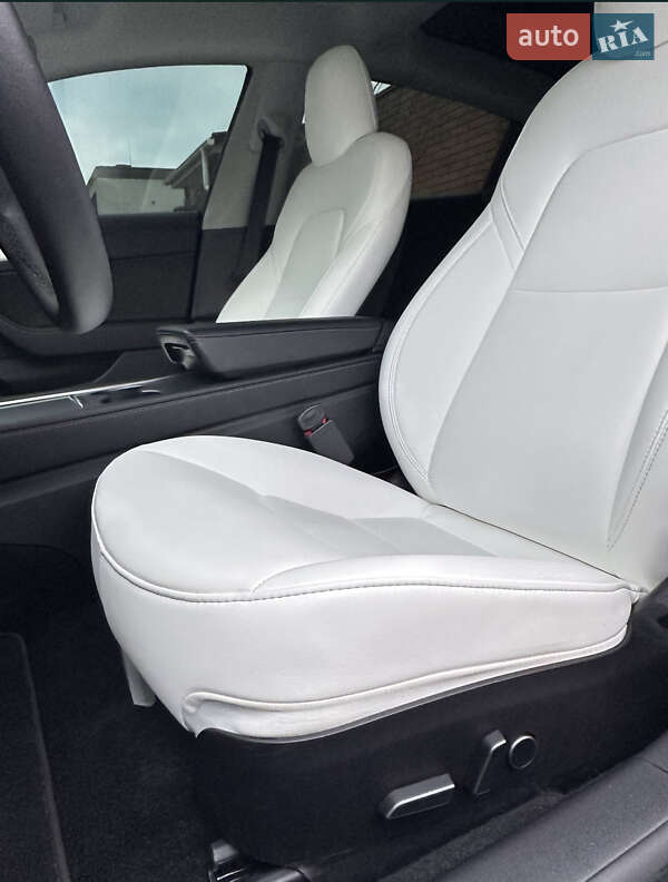 Седан Tesla Model 3 2022 в Днепре