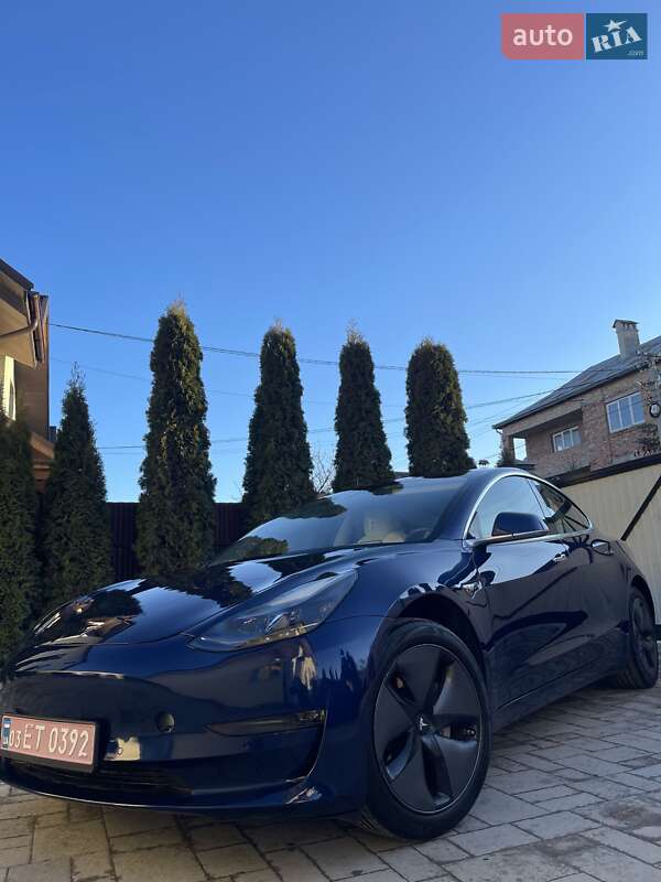 Седан Tesla Model 3 2018 в Львове