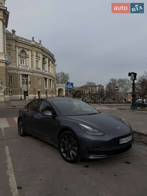 Седан Tesla Model 3 2023 в Одессе