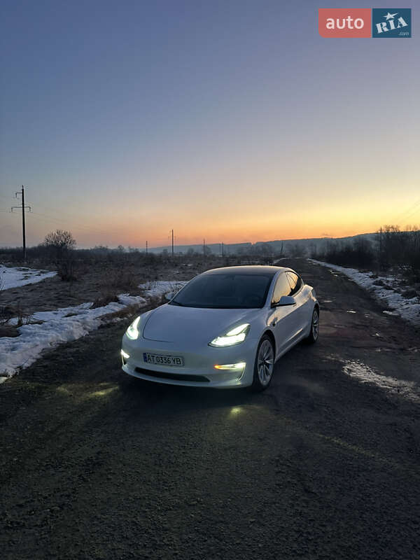 Седан Tesla Model 3 2022 в Ивано-Франковске