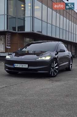 Седан Tesla Model 3 2024 в Киеве