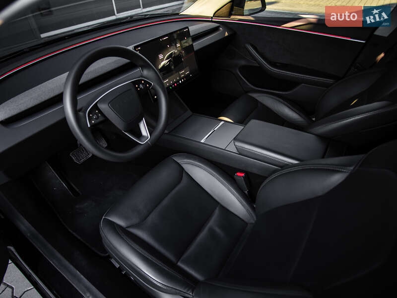 Седан Tesla Model 3 2025 в Ужгороде