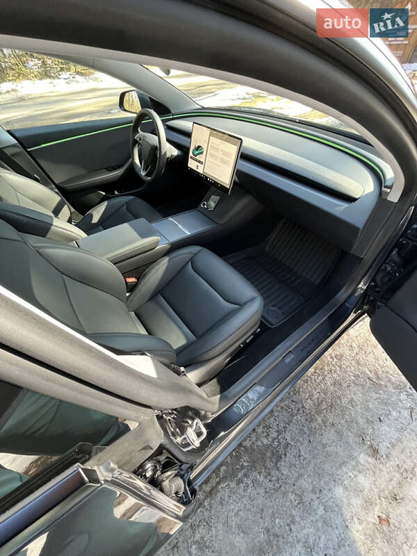 Седан Tesla Model 3 2024 в Львові