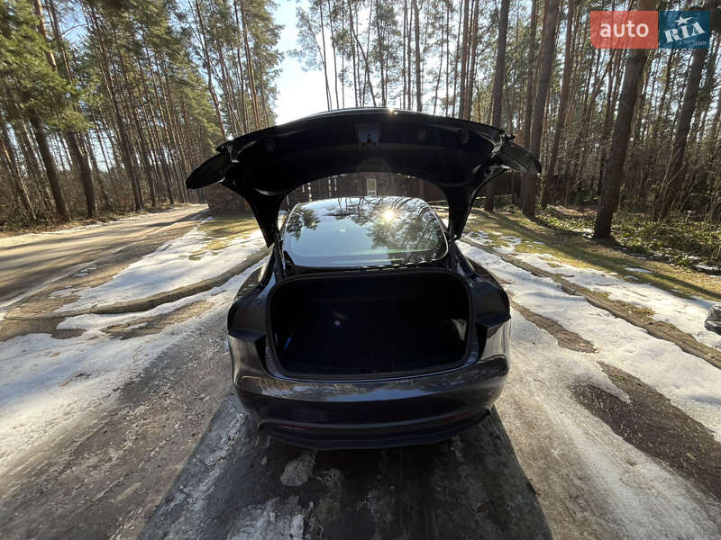 Седан Tesla Model 3 2024 в Львові