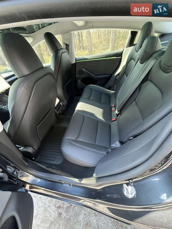 Седан Tesla Model 3 2024 в Львові