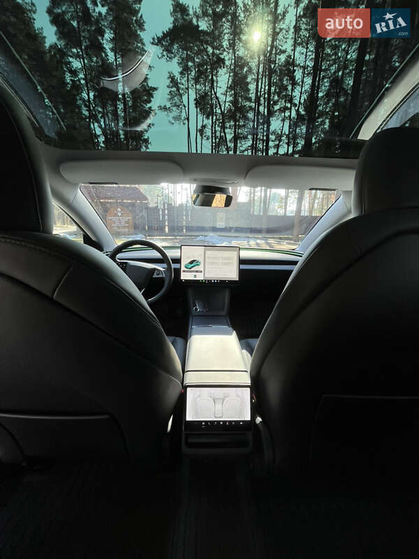 Седан Tesla Model 3 2024 в Львові