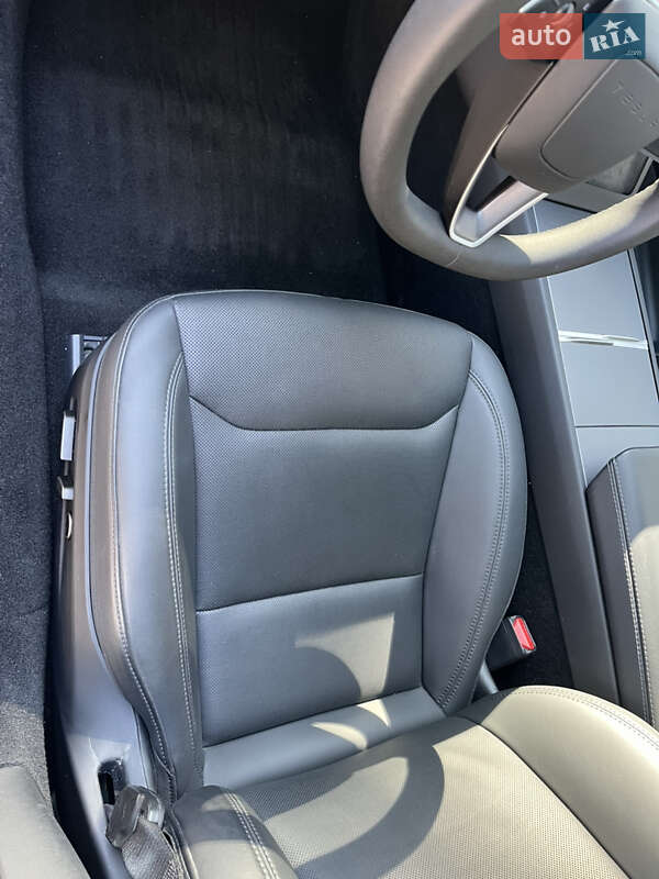 Седан Tesla Model 3 2024 в Львові