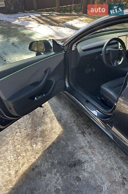 Седан Tesla Model 3 2024 в Львове