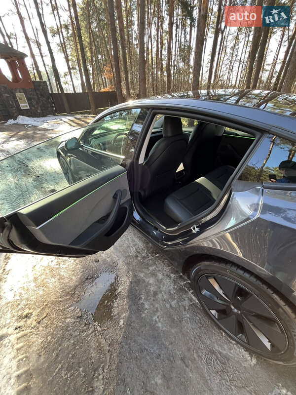 Седан Tesla Model 3 2024 в Львові