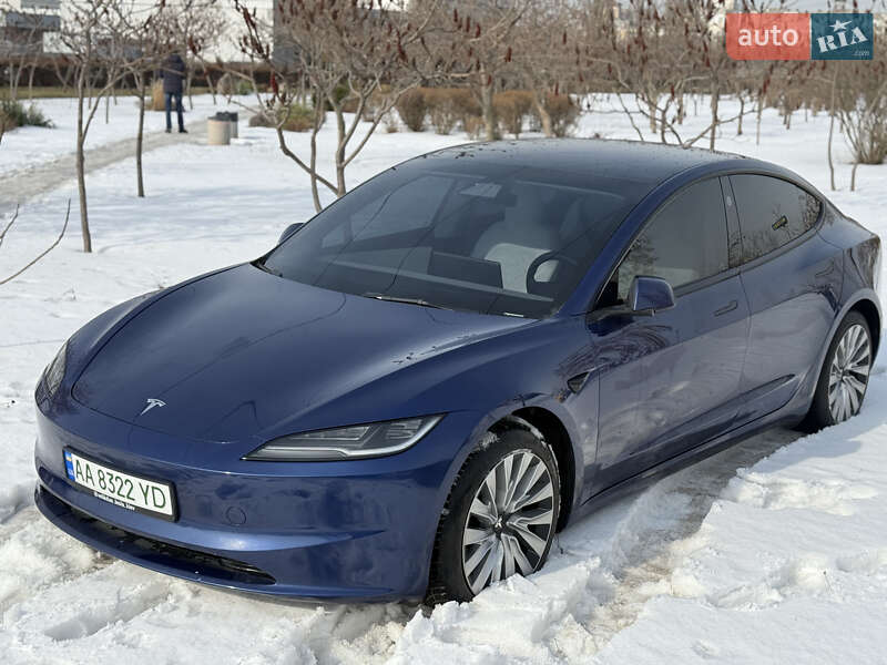 Седан Tesla Model 3 2023 в Киеве