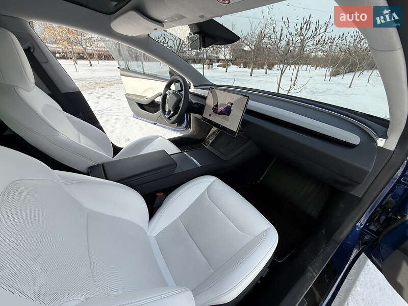 Седан Tesla Model 3 2023 в Киеве