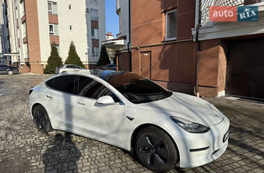 Седан Tesla Model 3 2020 в Івано-Франківську