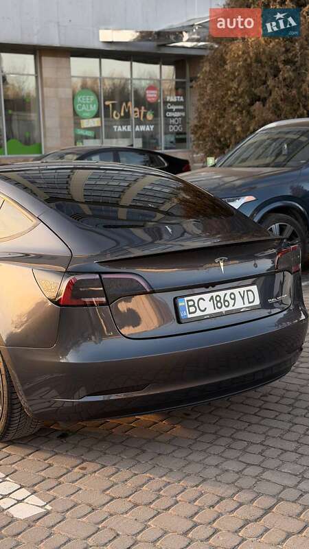 Седан Tesla Model 3 2023 в Львові