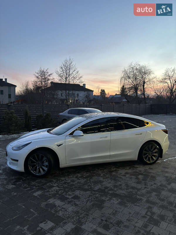 Седан Tesla Model 3 2019 в Каменке-Бугской