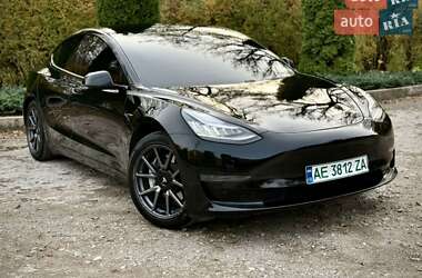 Седан Tesla Model 3 2020 в Киеве