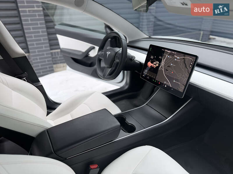 Седан Tesla Model 3 2019 в Виннице