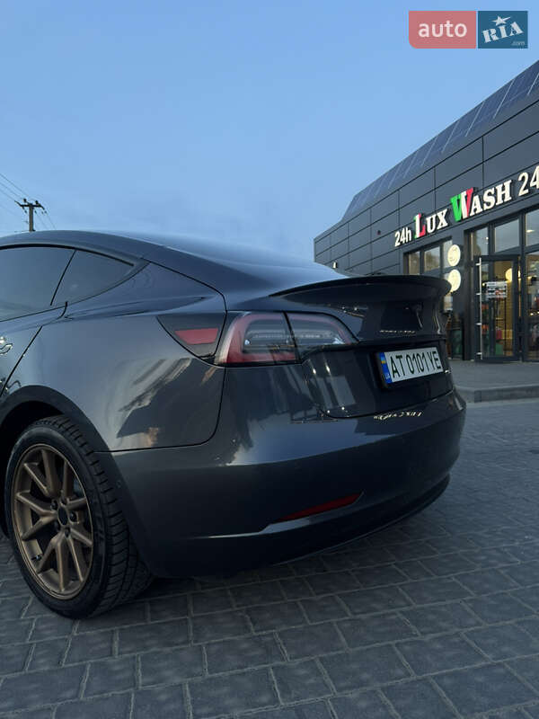 Седан Tesla Model 3 2019 в Івано-Франківську