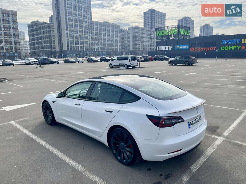 Седан Tesla Model 3 2021 в Киеве