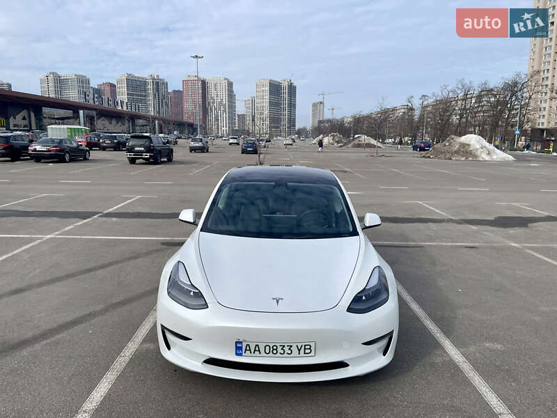 Седан Tesla Model 3 2021 в Киеве