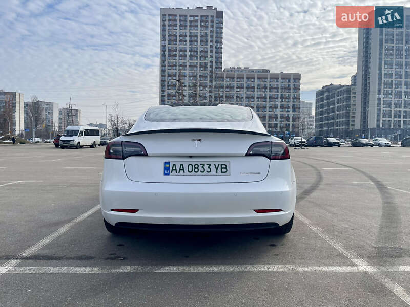 Седан Tesla Model 3 2021 в Киеве